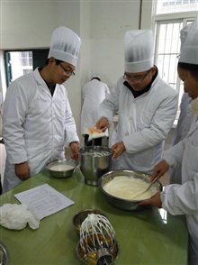 G:教师制作蛋糕QQ图片20170112193511.jpg