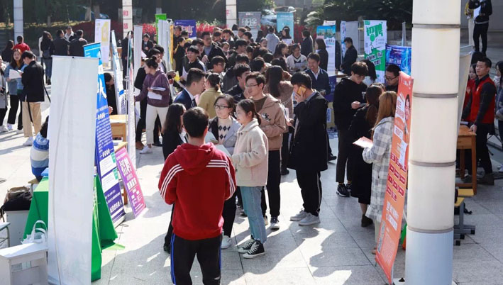 招聘会2.JPG